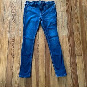 Blue, mid-rise skinny Jean from Hollister (3S)